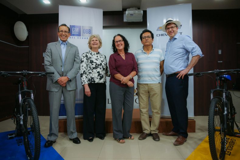 COMO PARTE DE SU CONTRIBUCIÓN DE USD 2.5 MILLONES, GM OBB DEL ECUADOR ENTREGA 50 BICICLETAS CHEVROLET A PLAN INTERNACIONAL