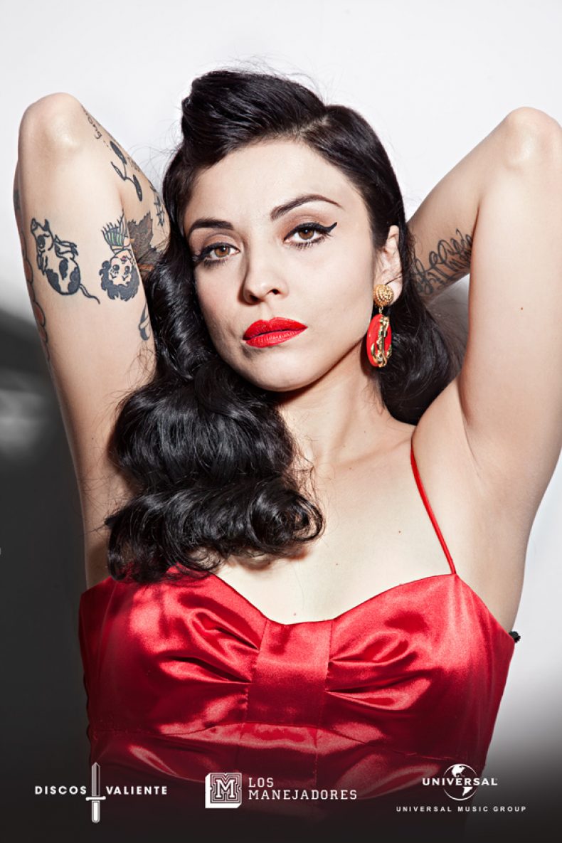 MON LAFERTE COMPLETA EL MEJOR AÑO DE SU CARRERA Y SE UNE AL ROSTER DE CHARCO
