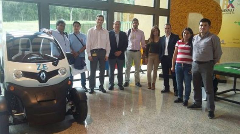 Renault muestra su laboratorio y fábrica a los funcionarios de CCICEV
