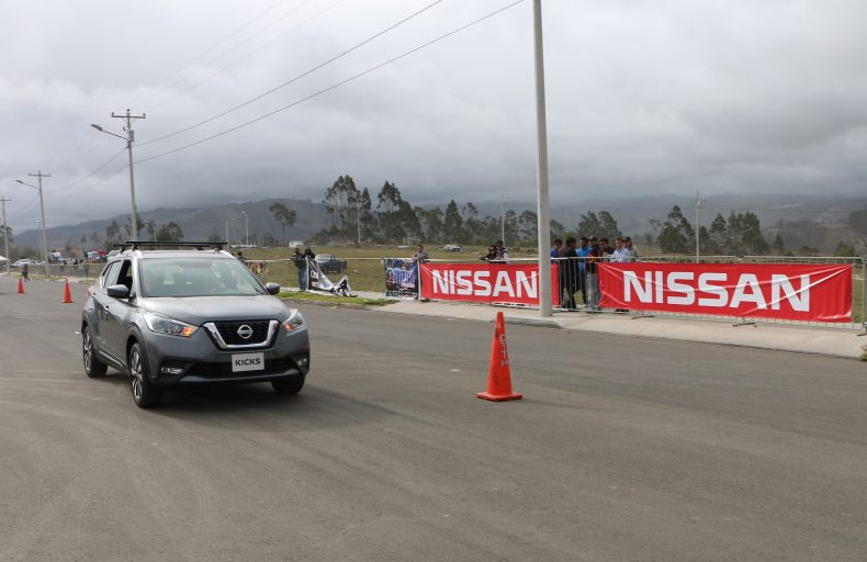 PORTAFOLIO COMPLETO DE SUVS NISSAN PRESENTE EN LA CARRERA "RUTA 86 - 1⁄4 DE MILLA" EN ECUADOR