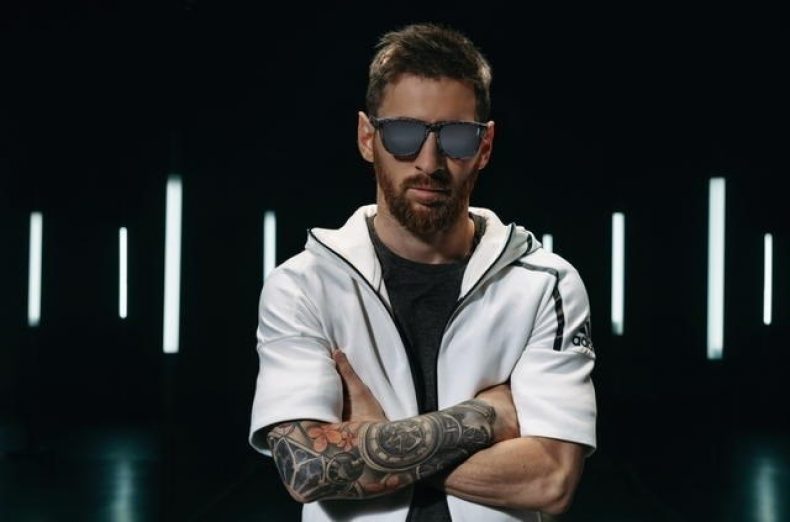 Messi llega a Ecuador con una edición limitada de gafas de sol