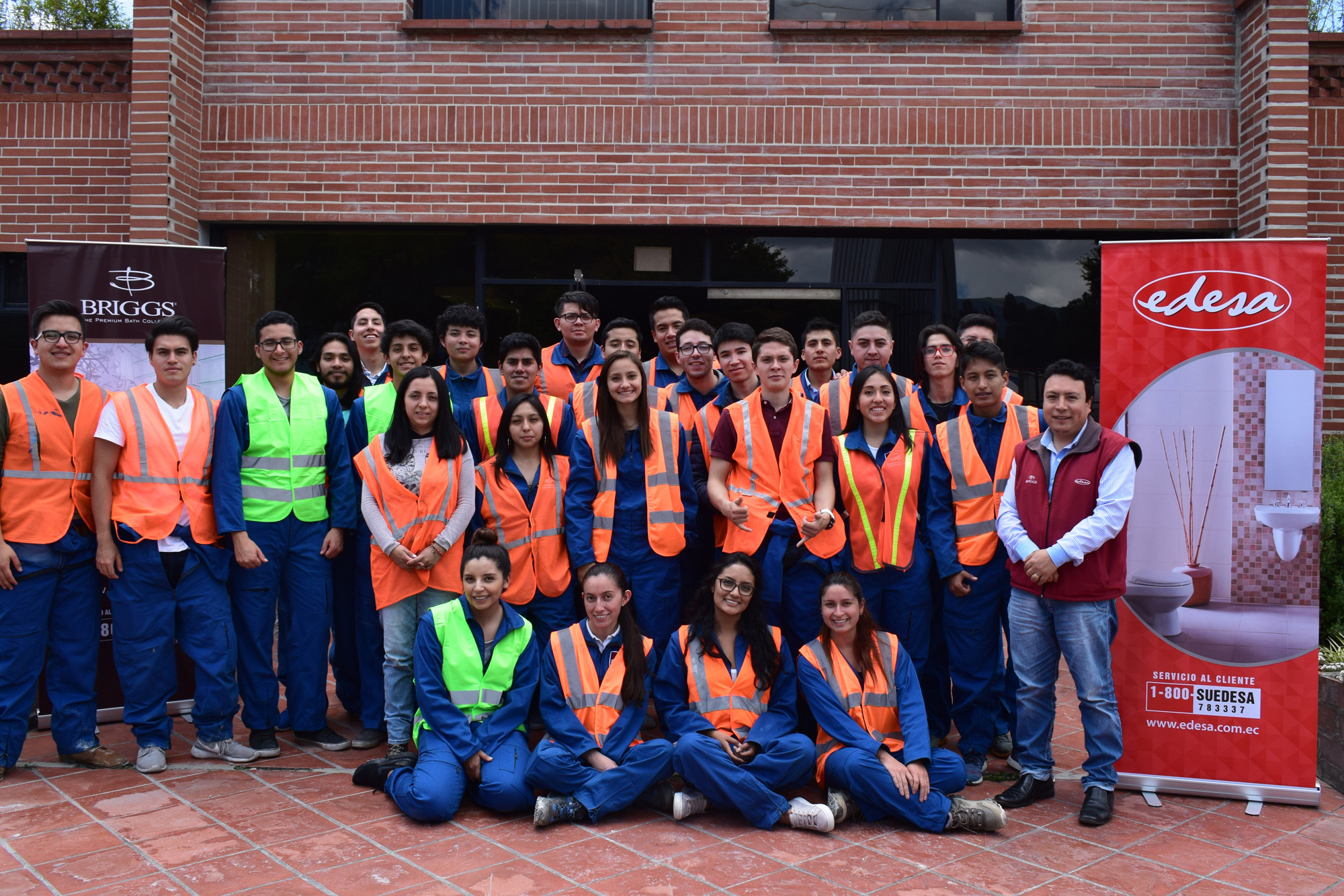 EDESA ABRIÓ LAS PUERTAS DE SU PLANTA A ESTUDIANTES DE LA UNIVERSIDAD DE LAS AMÉRICAS
