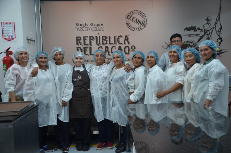 Mujeres emprendedoras cacaoteras del Perú fortalecieron sus capacidades productivas en una visita a República del Cacao en Ecuador Cacao