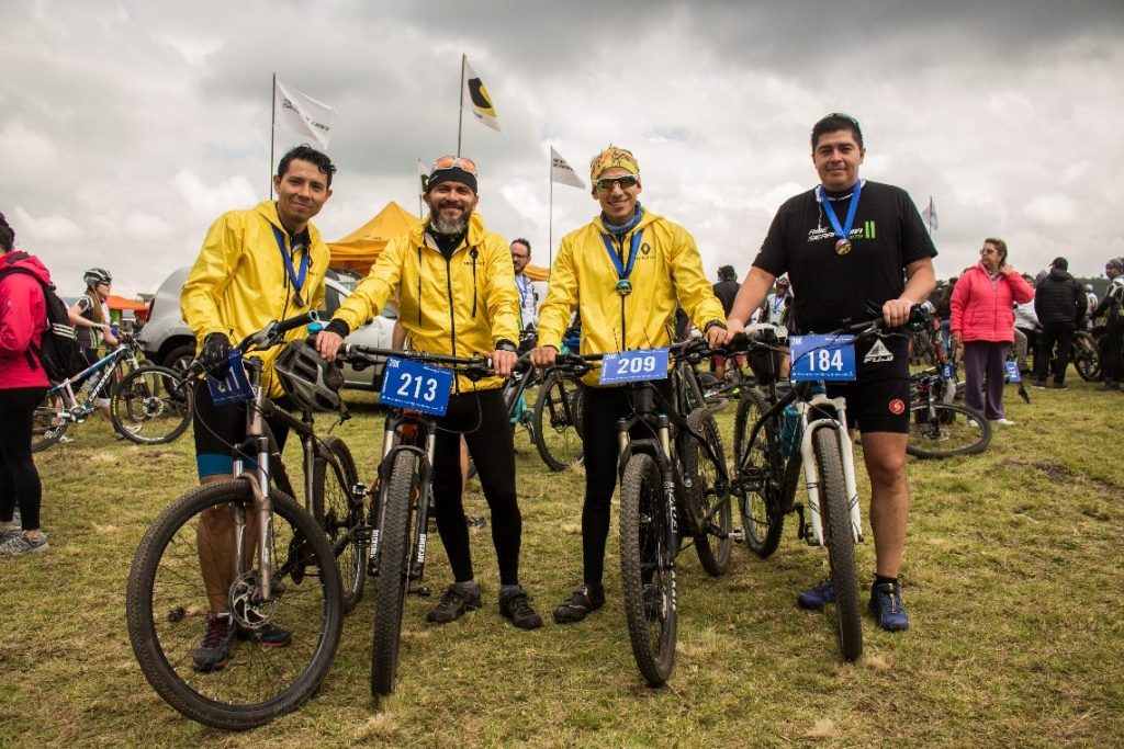 Equipo Renault en la competencia Ride Sierraloma Duster 2019