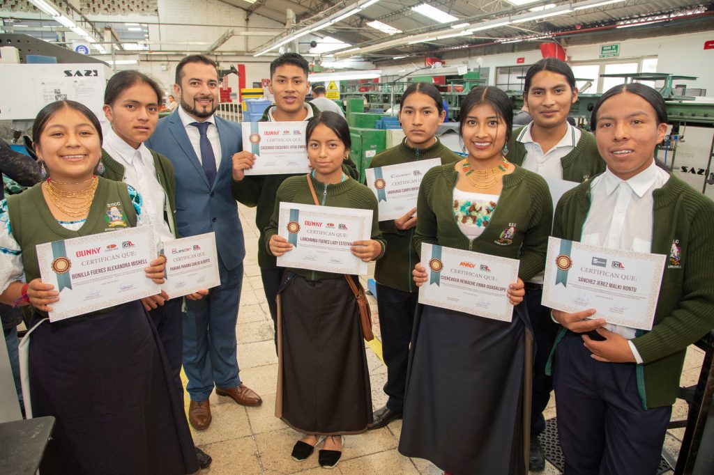 BUNKY Y EL MINISTERIO DE EDUCACIÓN FORMANDO PROFESIONALES DE CALIDAD