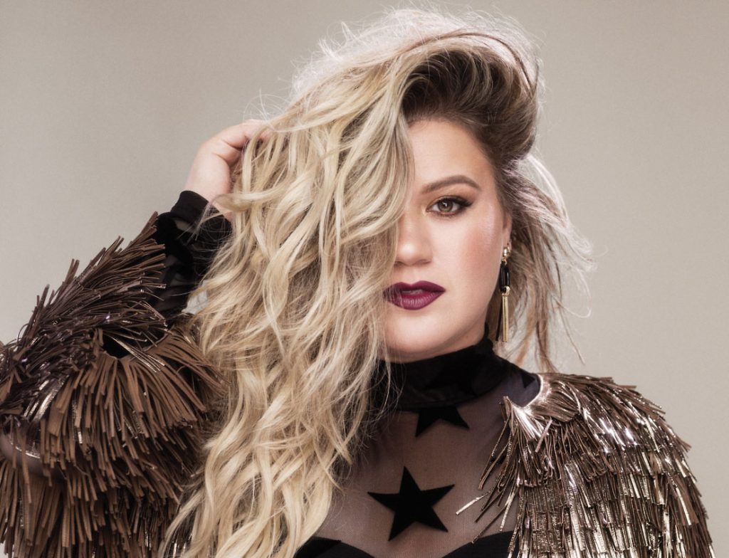 KELLY CLARKSON PRESENTA EL VÍDEO DE "BROKEN & BEAUTIFUL" SOUNDTRACK OFICIAL DEL FILM UGLY DOLLS.