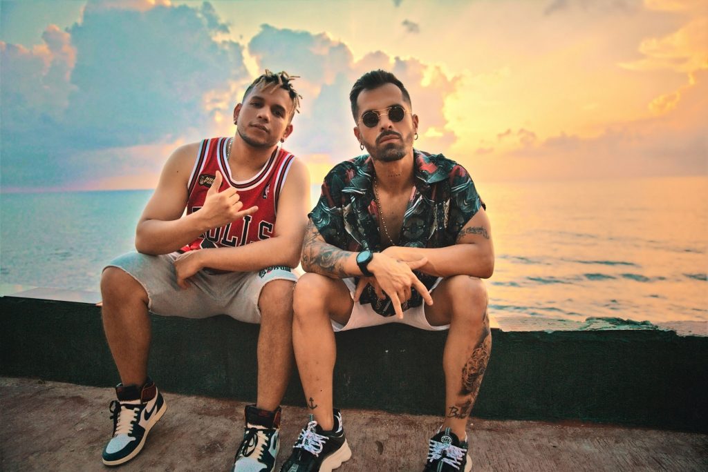 Mike Bahía arrasa en los premios Heat y estrena con éxito su single LA LÁ.