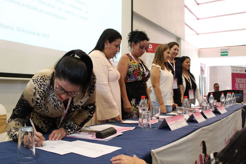AUTORIDADES MUJERES DE MANABÍ FIRMAN ACUERDO TERRITORIAL PARA LA IMPLEMENTACIÓN DE POLÍTICAS EN MATERIA DE EQUIDAD