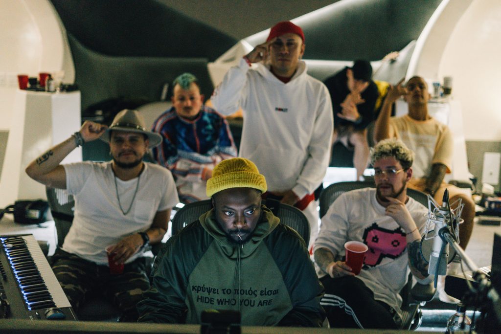 PISO 21 presenta MAMI junto a BLACK EYED PEAS.