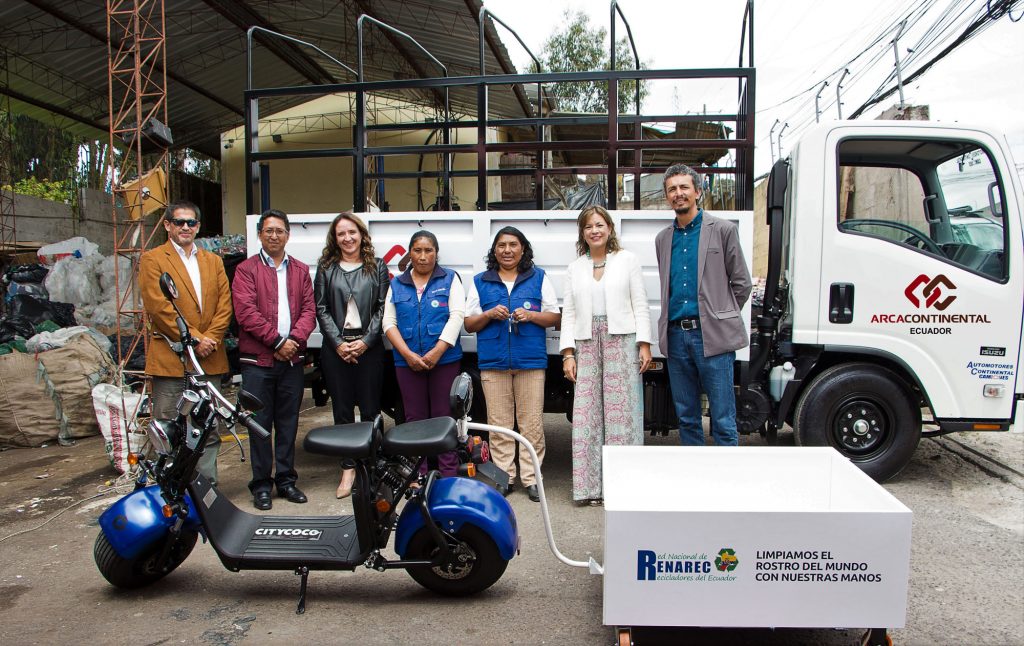 ARCA CONTINENTAL ENTREGA NUEVAS SOLUCIONES DE TRANSPORTE PARA RECICLADORES EN EL MES DEL MEDIO AMBIENTE