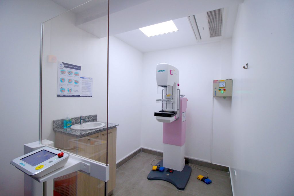 VERIS apertura nuevas plataformas digitales para manejar servicios de salud y presentó en Quito central médica integrada con tecnología de punta