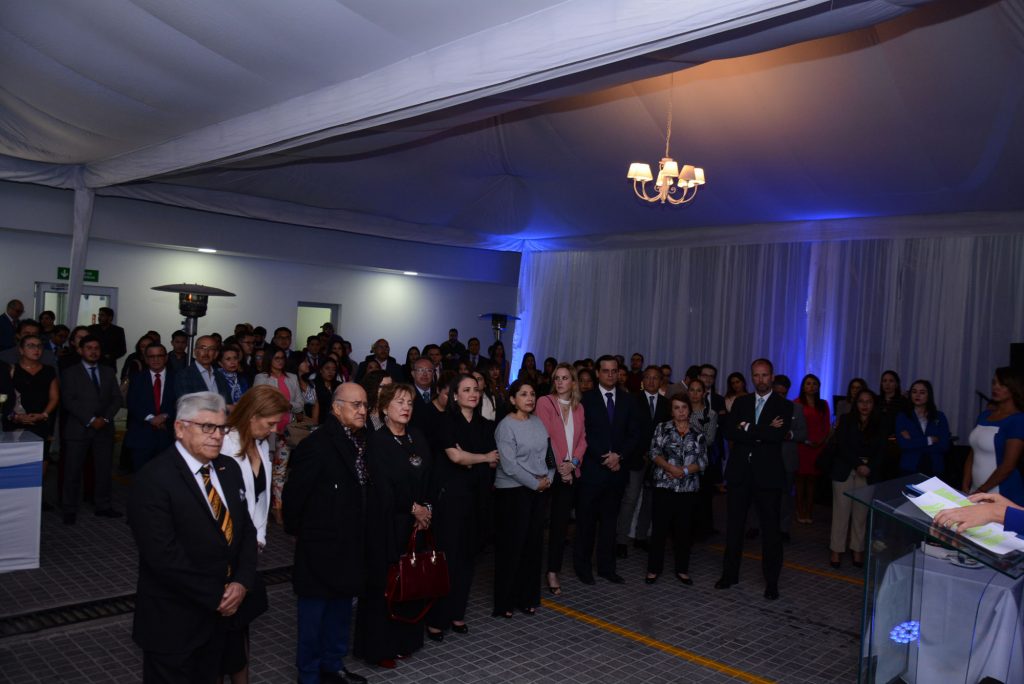 VERIS apertura nuevas plataformas digitales para manejar servicios de salud y presentó en Quito central médica integrada con tecnología de punta