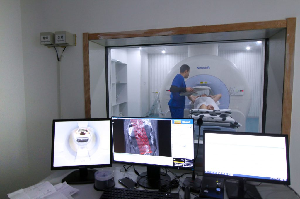 VERIS apertura nuevas plataformas digitales para manejar servicios de salud y presentó en Quito central médica integrada con tecnología de punta