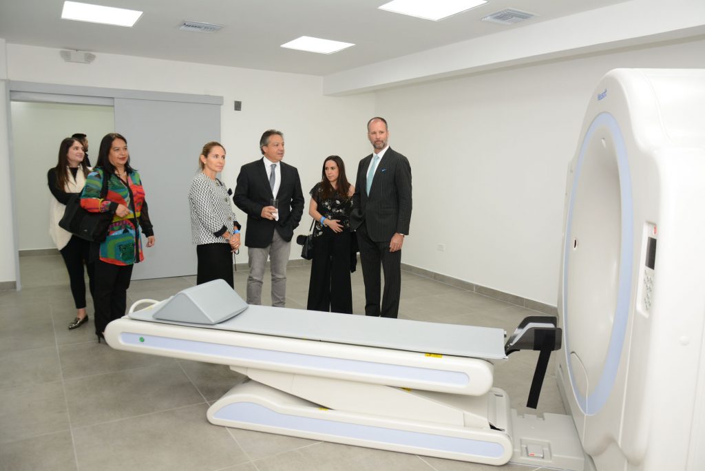 VERIS apertura nuevas plataformas digitales para manejar servicios de salud y presentó en Quito central médica integrada con tecnología de punta