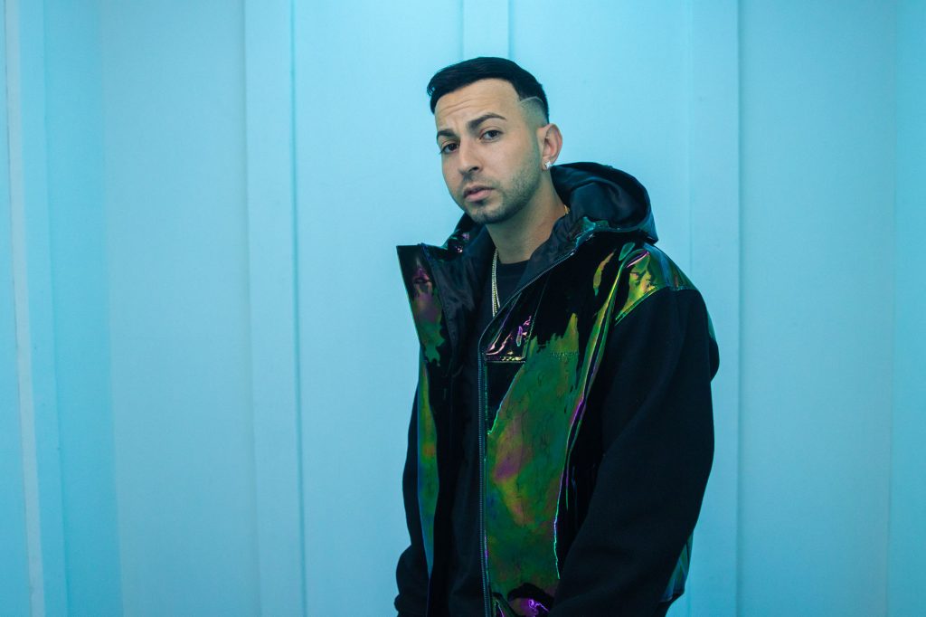 JUSTIN QUILES junto a los grandes del reggaetón NATTI NATASHA, FARRUKO, ZION, DALEX Y LENNY TAVÁREZ presenta la versión remix de su éxito "DJ NO PARE"