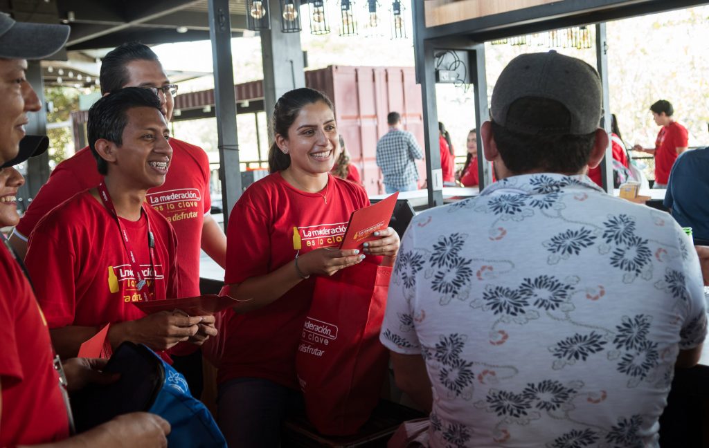 CERVECERÍA NACIONAL REALIZA UN PACTO PARA PROMOVER EL CONSUMO RESPONSABLE