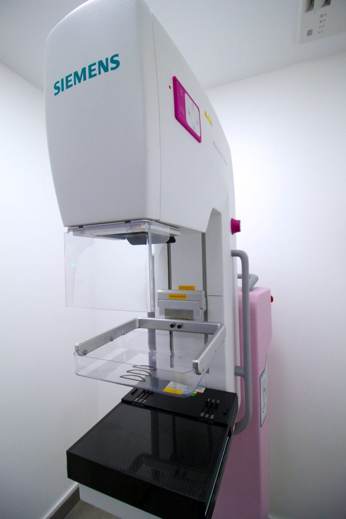 VERIS apertura nuevas plataformas digitales para manejar servicios de salud y presentó en Quito central médica integrada con tecnología de punta