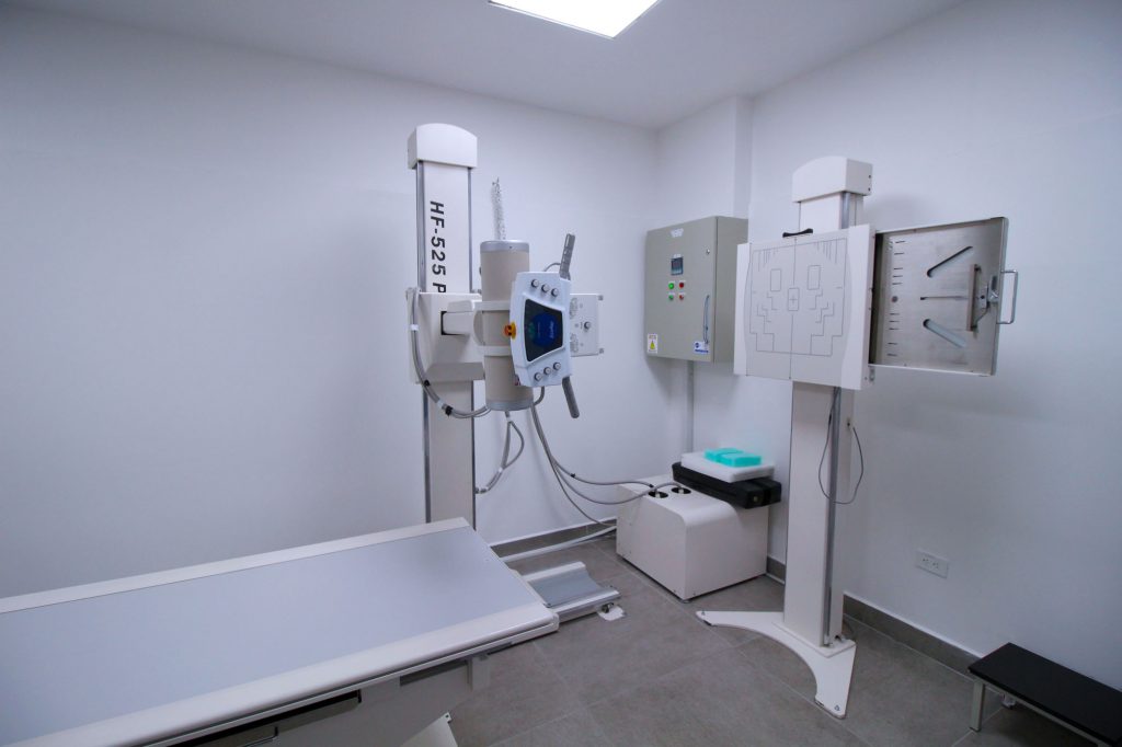 VERIS apertura nuevas plataformas digitales para manejar servicios de salud y presentó en Quito central médica integrada con tecnología de punta