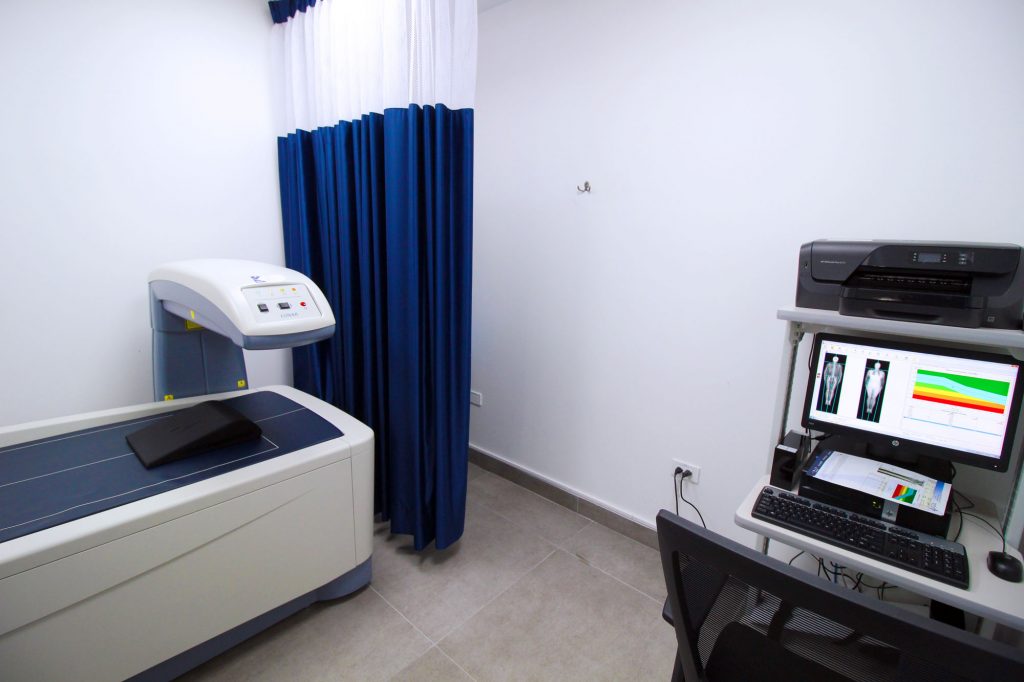 VERIS apertura nuevas plataformas digitales para manejar servicios de salud y presentó en Quito central médica integrada con tecnología de punta