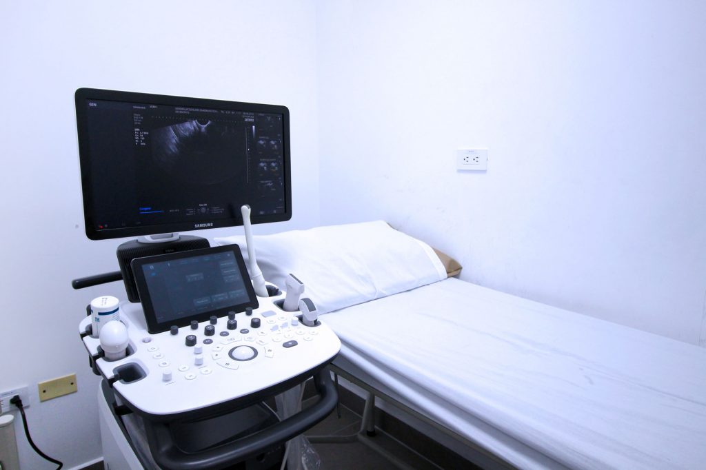 VERIS apertura nuevas plataformas digitales para manejar servicios de salud y presentó en Quito central médica integrada con tecnología de punta