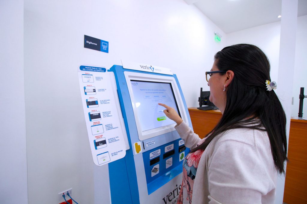 VERIS apertura nuevas plataformas digitales para manejar servicios de salud y presentó en Quito central médica integrada con tecnología de punta