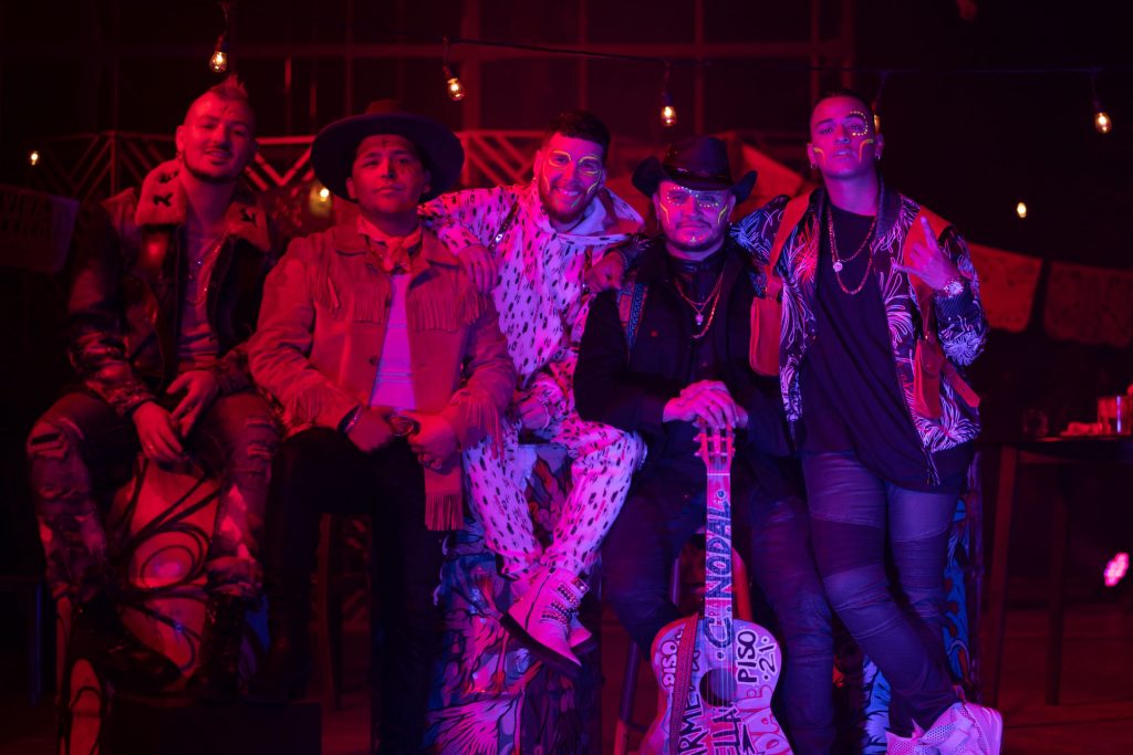PISO 21 Y CHRISTIAN NODAL "PA´OLVIDARME DE ELLA"