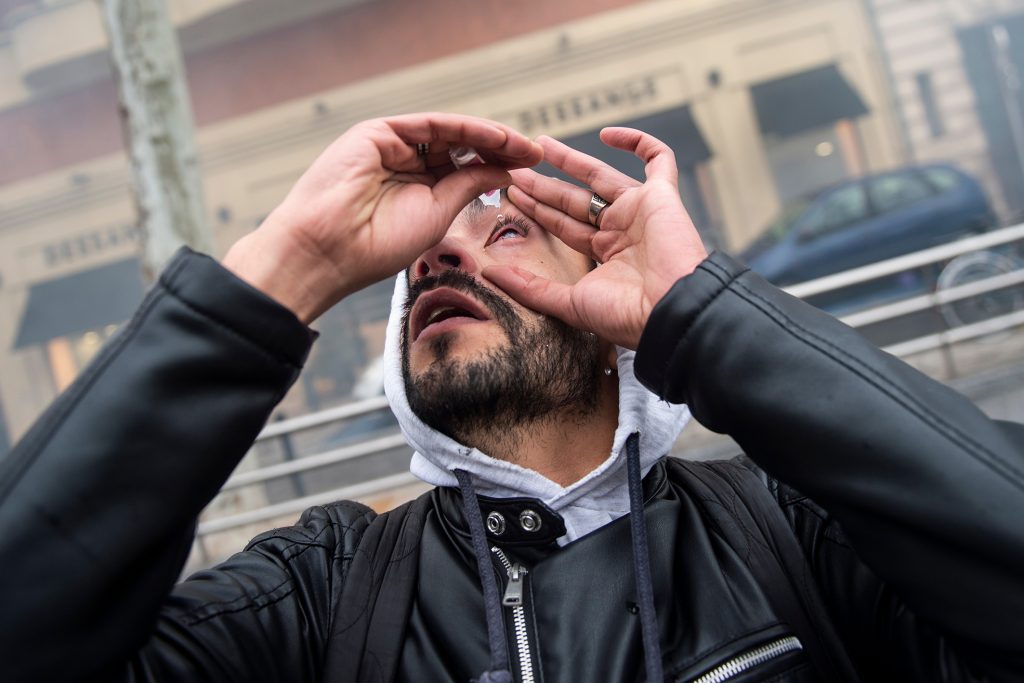 Cómo proteger los ojos ante la presencia de gases lacrimógenos
