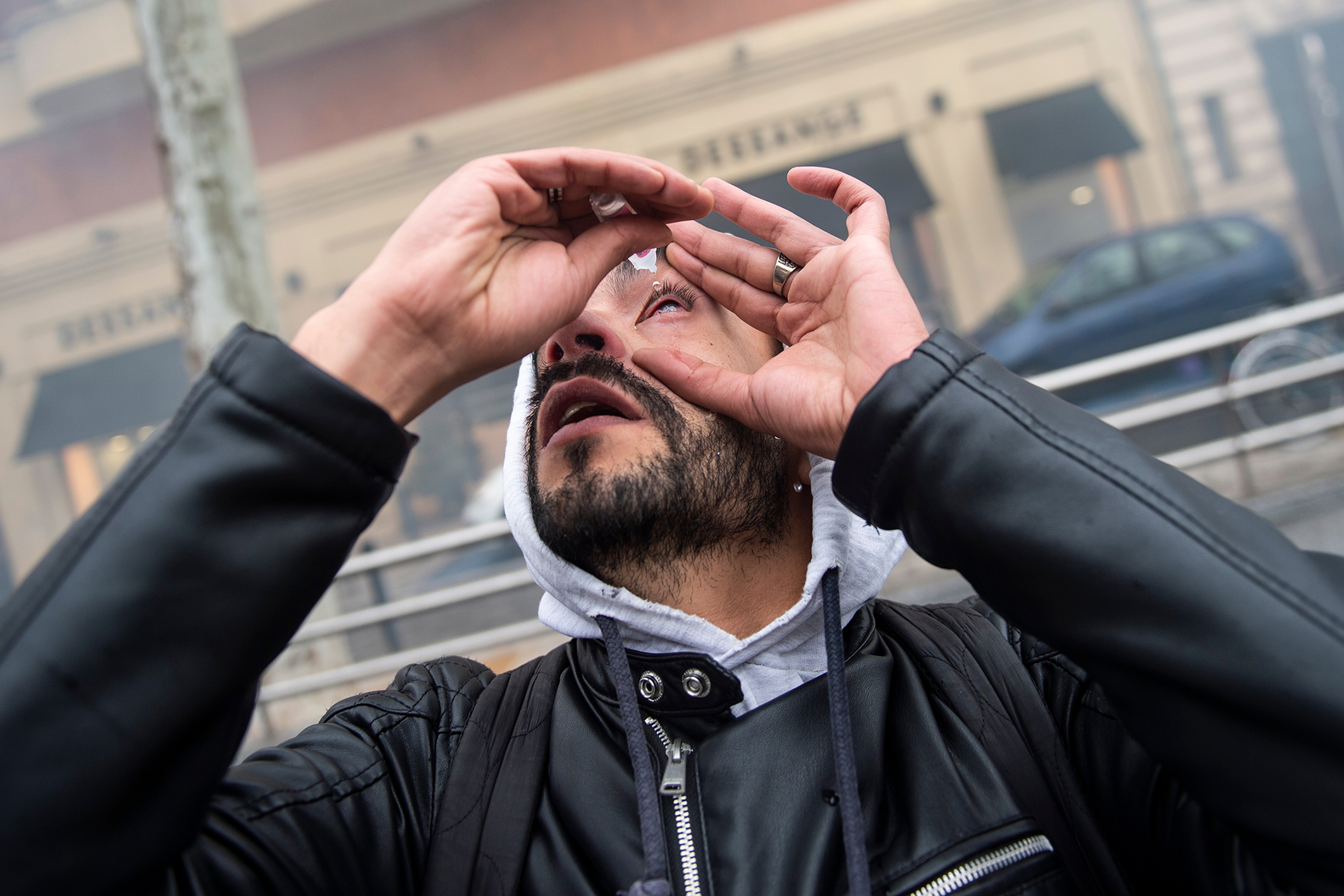 Cómo proteger los ojos ante la presencia de gases lacrimógenos
