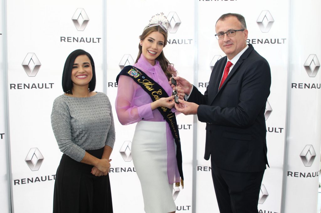 RENAULT ENTREGÓ EL VEHÍCULO DUSTER A LA MISS ECUADOR 2019