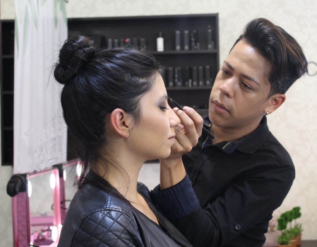 CURSO DE AUTOMAQUILLAJE EN NATALI CORREA BEAUTY STUDIO