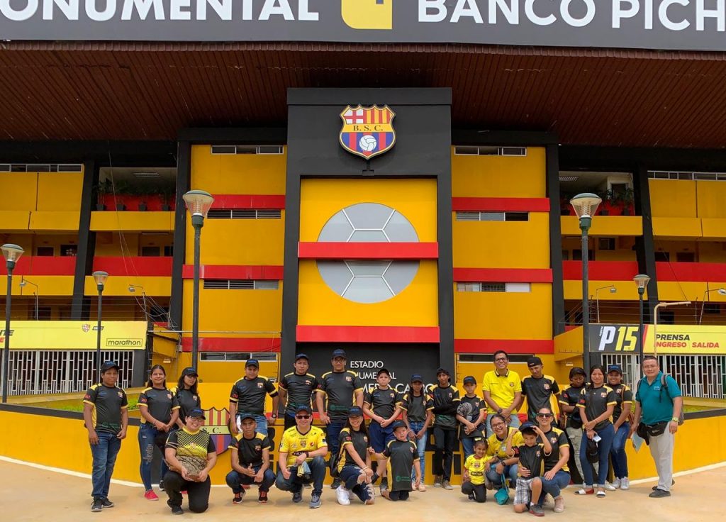 Colectivo Gives & Nexcare™ de 3M premian a los niños de Children International con una visita al estadio del Barcelona SC