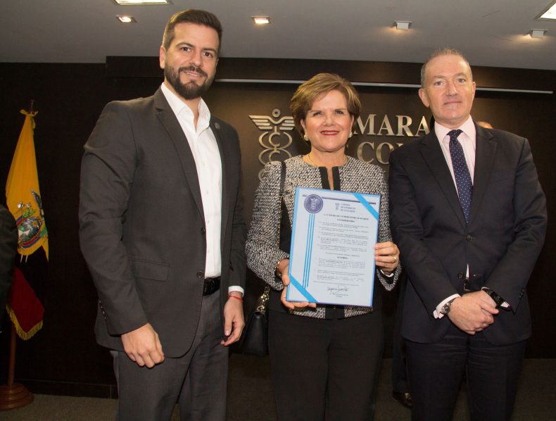 Banco Bolivariano recibe reconocimiento de La Cámara de Comercio de Guayaquil Banco Bolivariano recibe reconocimiento de La Cámara de Comercio de Guayaquil