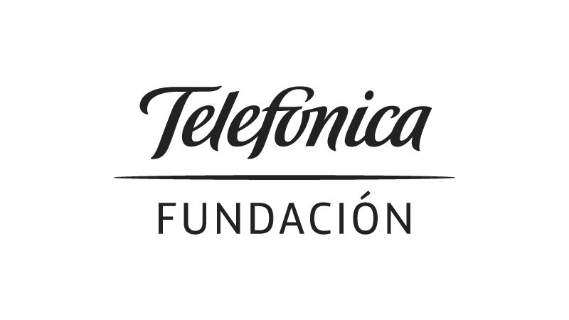 Voluntarios Telefónica Movistar dictan talleres sobre la era digital a niños, niñas y adultos mayores