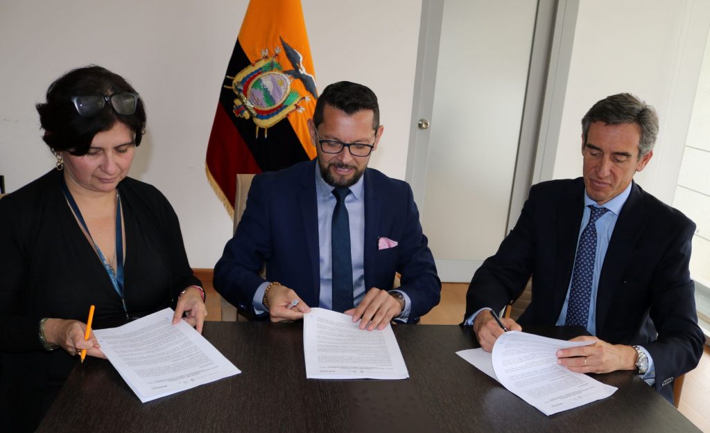 UNACEM Ecuador y Ministerio de Producción firmaron convenio para la construcción del Libro Blanco de Economía Circular