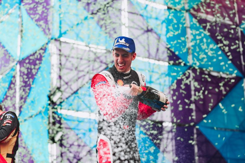 Sebastien Buemi, piloto de Nissan e.dams, obtiene brillante podio en la carrera de Fórmula E en Ciudad de México Sebastien Buemi, piloto de Nissan e.dams, obtiene brillante podio en la carrera de Fórmula E en Ciudad de México