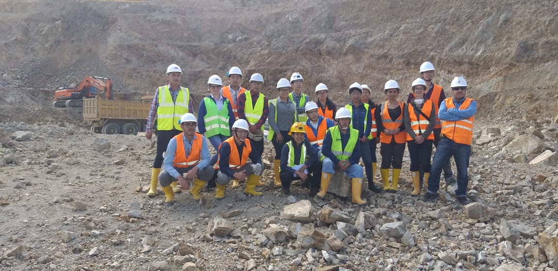 Core Gold capacitó a estudiantes universitarios de carreras afines a la minería