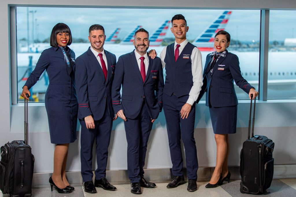 AMERICAN AIRLINES ESTRENA UNIFORMES NUEVOS PARA MÁS DE 50,000 MIEMBROS DE SU EQUIPO