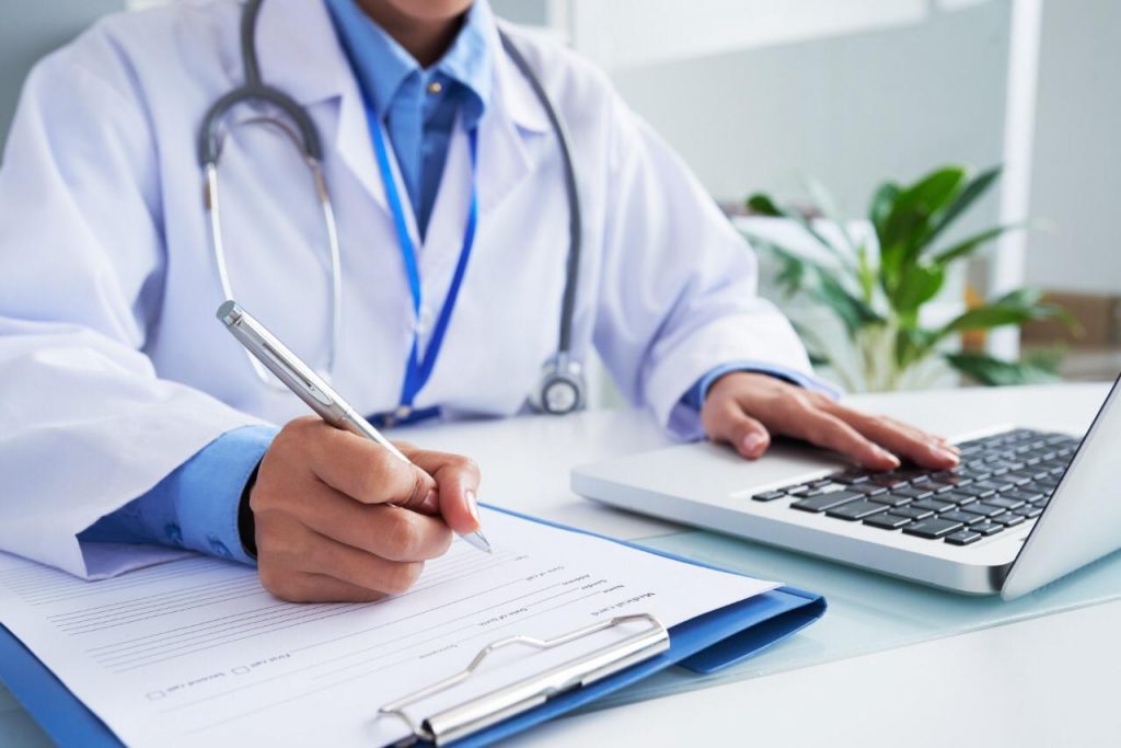 UTPL presenta plataforma de teleatención médica para combatir COVID-19