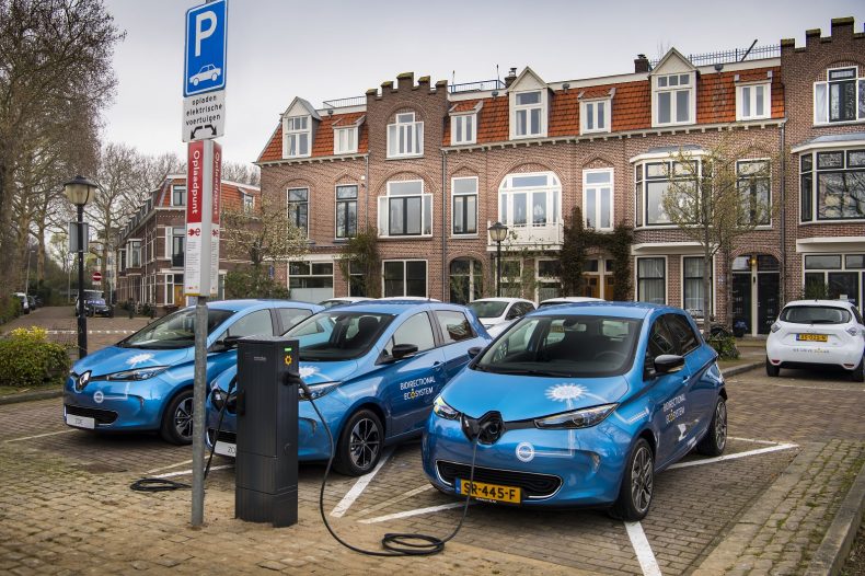 INTELIGENTE, BIDIRECCIONAL E INDUCTIVA: RENAULT DESARROLLA LA FUTURA TECNOLOGÍA DE RECARGA PARA VEHÍCULOS ELÉCTRICOS INTELIGENTE, BIDIRECCIONAL E INDUCTIVA: RENAULT DESARROLLA LA FUTURA TECNOLOGÍA DE RECARGA PARA VEHÍCULOS ELÉCTRICOS