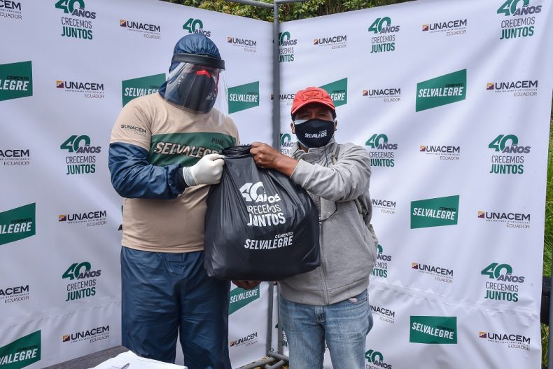 Unacem Ecuador donó kits de alimentos a obreros de la construcción de Pichincha Unacem Ecuador donó kits de alimentos a obreros de la construcción de Pichincha