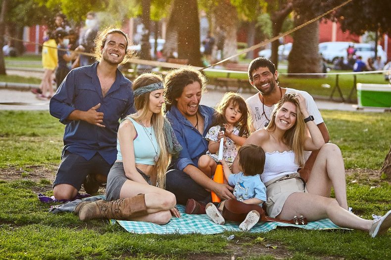 Juan Pablo Astorga lanza “The Nation of The Friendly People” su tercer sencillo con un veraniego videoclip