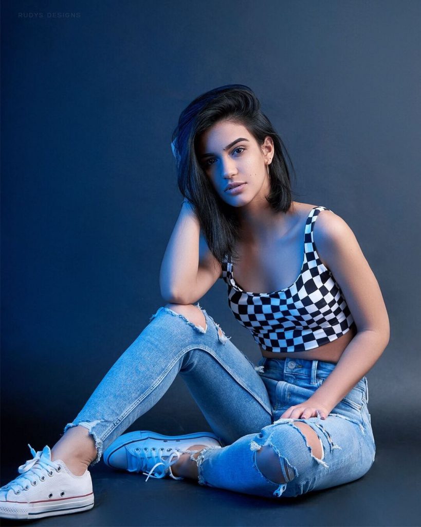 Aleinad, otra de las talentosas artistas Musicales de Wolfm Entertainment.