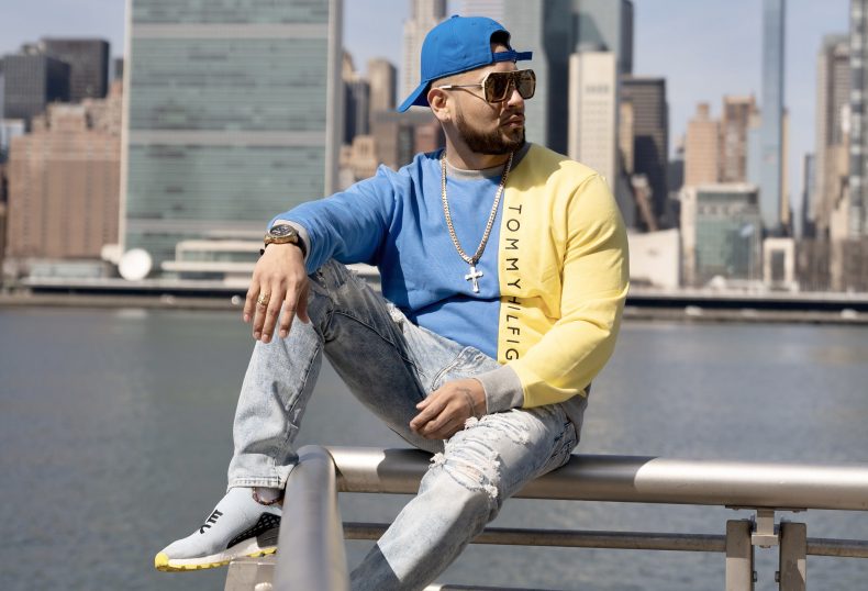 Este viernes 7 de mayo el cantante Rebelde NY nos trae una historia de “Amor”.