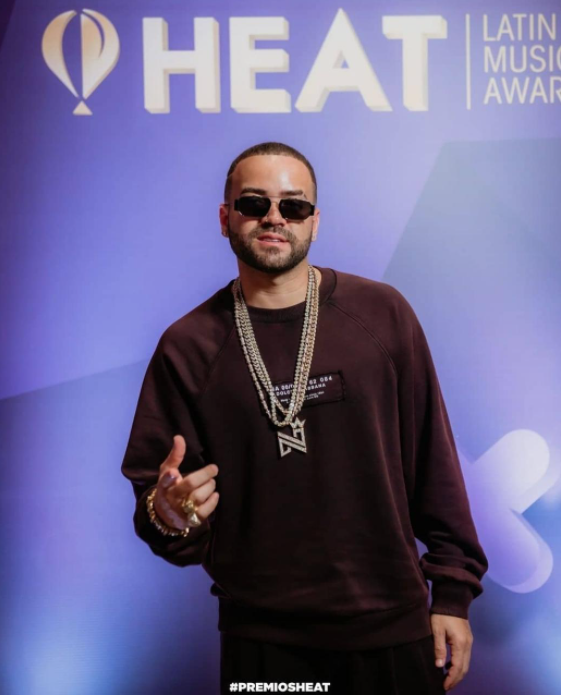 NACHO ENCIENDE LA TARIMA DE LOS PREMIOS HEAT 2021