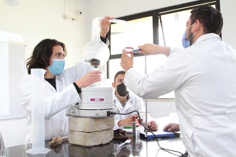Inicia la primera carrera de Ciencias Biomédicas en Ecuador
