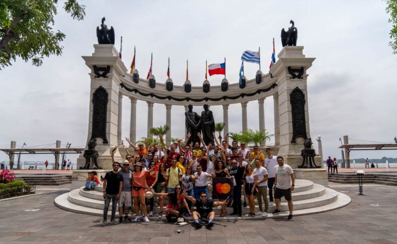 JUNTO A TITANIUM MASTERCARD 5 AFORTUNADOS GANADORES VIVIERON UNA EXPERIENCIA MONUMENTAL EN LA FINAL DE LA CONMEBOL LIBERTADORES GUAYAQUIL 2022