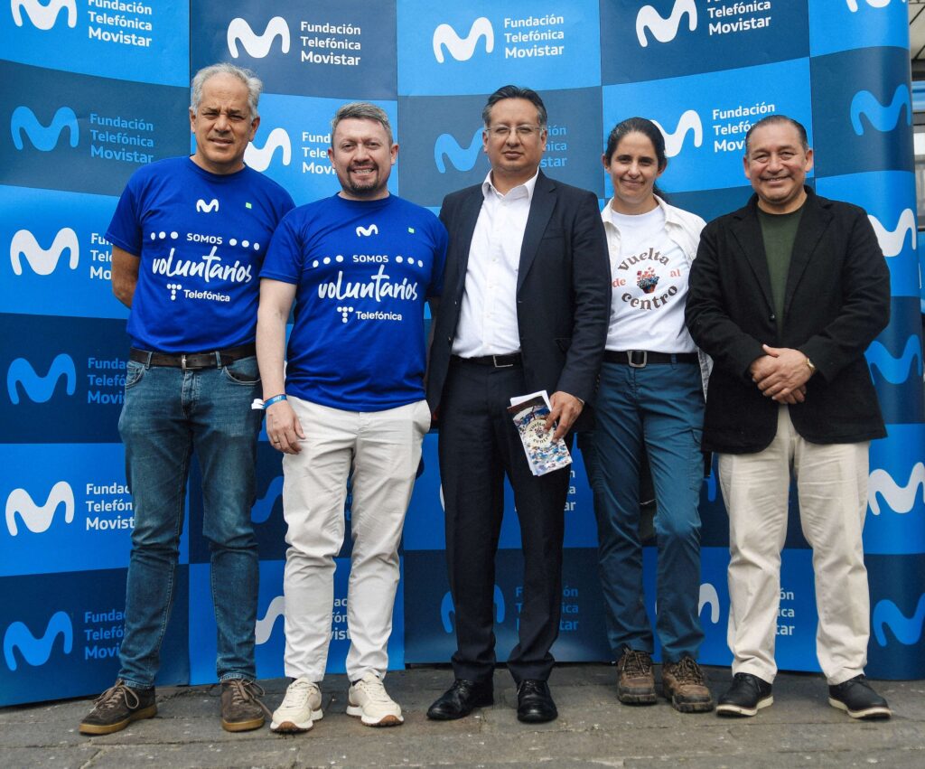 Más de 500 voluntarios de Fundación Telefónica participaron en la siembra de geranios para reactivar el Centro Histórico